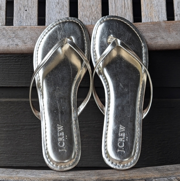 NWOT J.Crew Factory Women's Easy Summer Flip-Flops Size 7 Gold Metallic - Picture 1 of 8